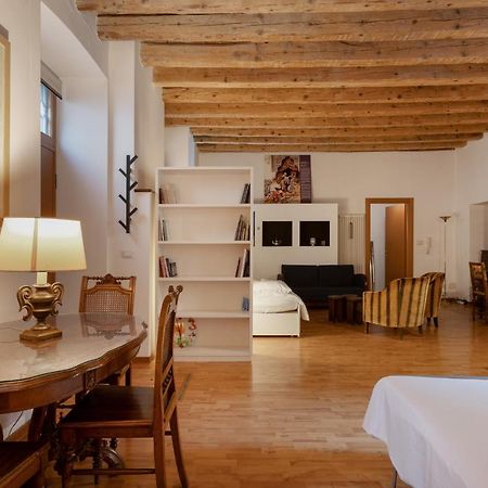 Zola, Charme E Vista Nel Cuore Di Τεργέστη Εξωτερικό φωτογραφία